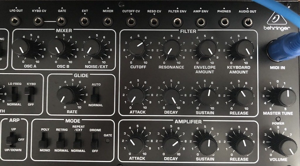 Behringer Pro-1 Les r&eacute;glages filtre et enveloppes